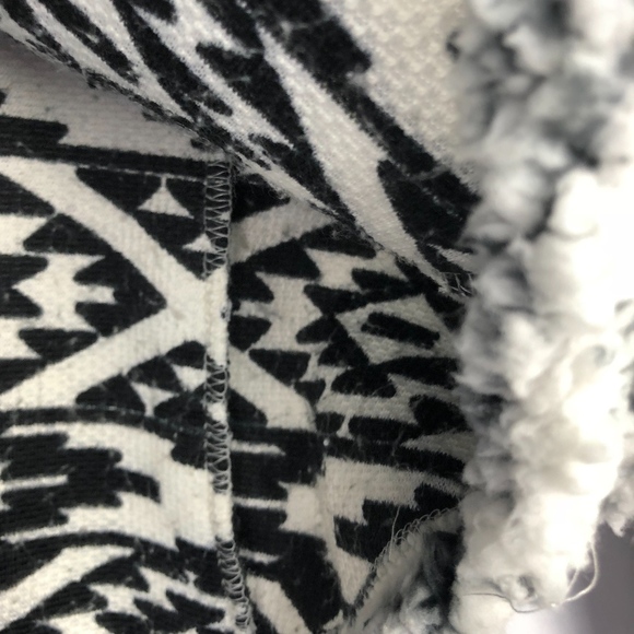 Sherpa Pullover Charcoal Print in Women's - NWT - Picture 8 of 8